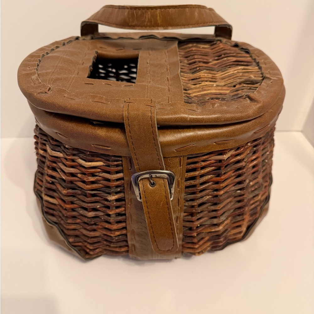 1980s Vintage Doc Seigner Woven Fishing Basket - Picture 2 of 6